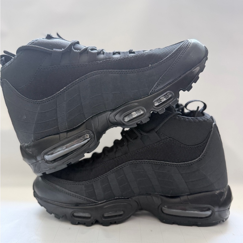 Nike Men's Black High-Top Air-Cushioned Sneakers - Picture 2 of 6